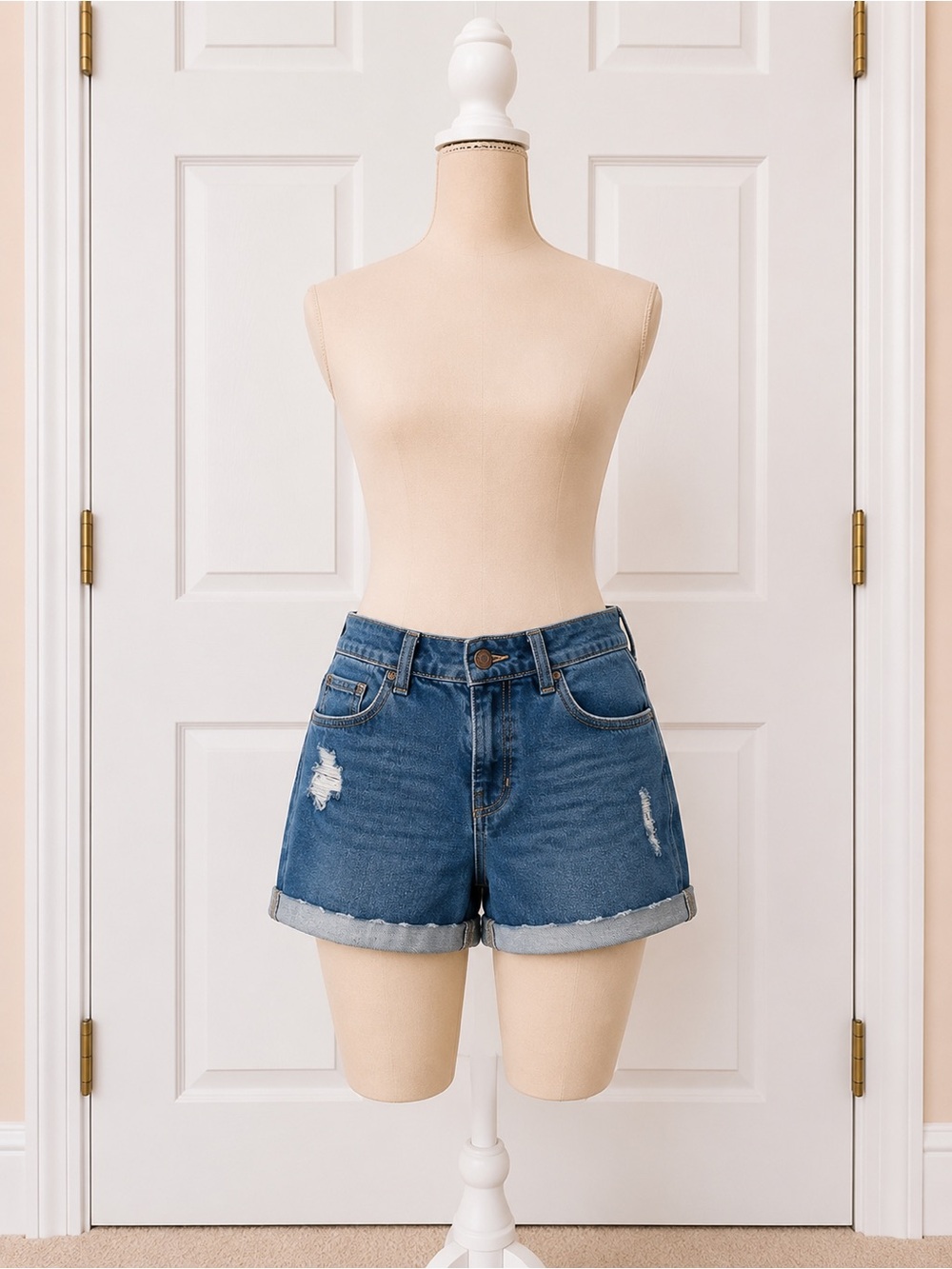 Old Navy Boyfriend Denim Shorts Size 10 Distressed Cuffed Medium Wash